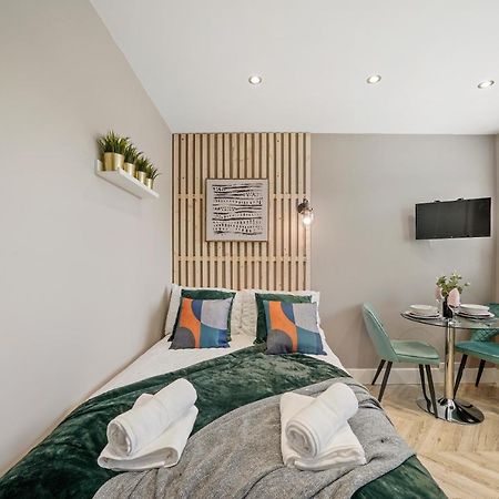 Cosy Heathrow Studios - Parking - Garden London Luaran gambar