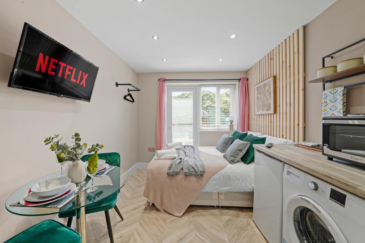 Cosy Heathrow Studios - Parking - Garden London Luaran gambar