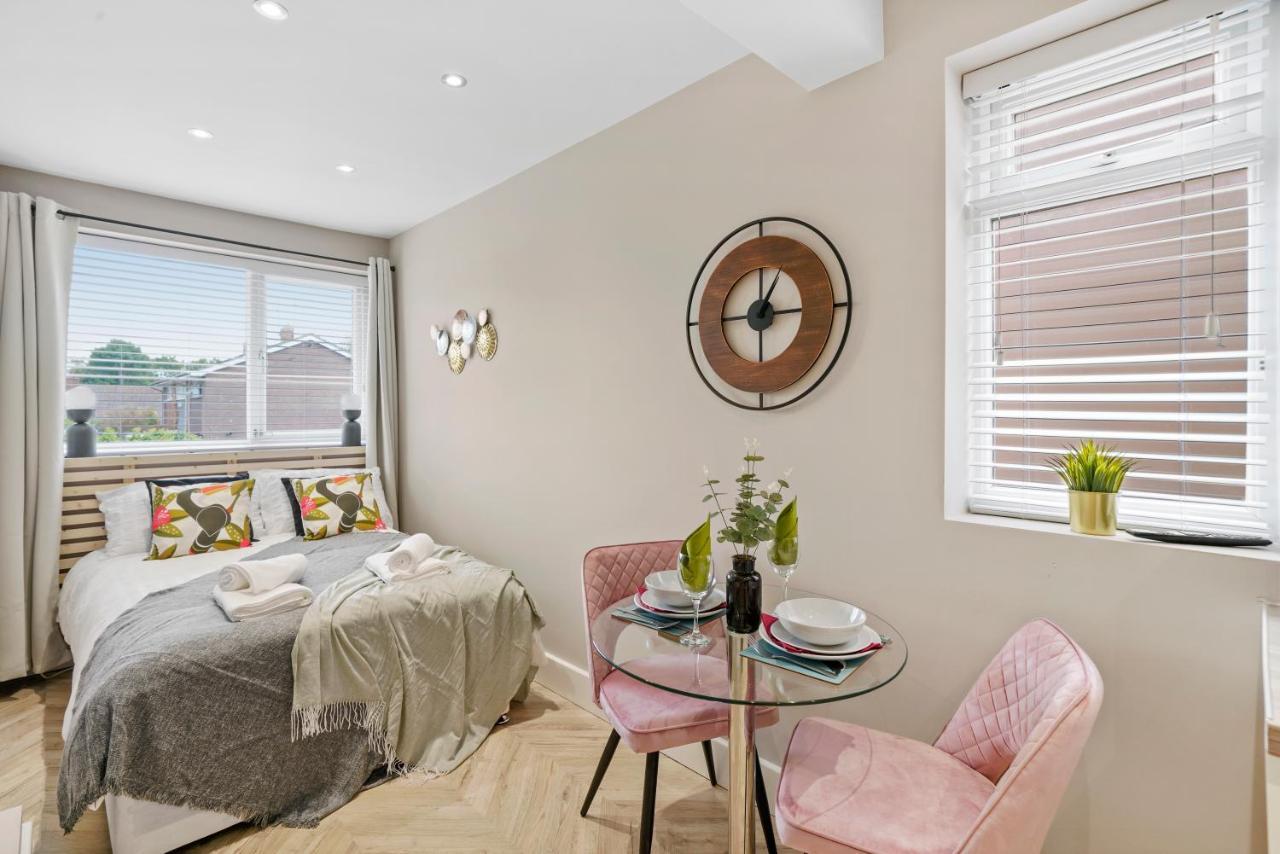 Cosy Heathrow Studios - Parking - Garden London Luaran gambar