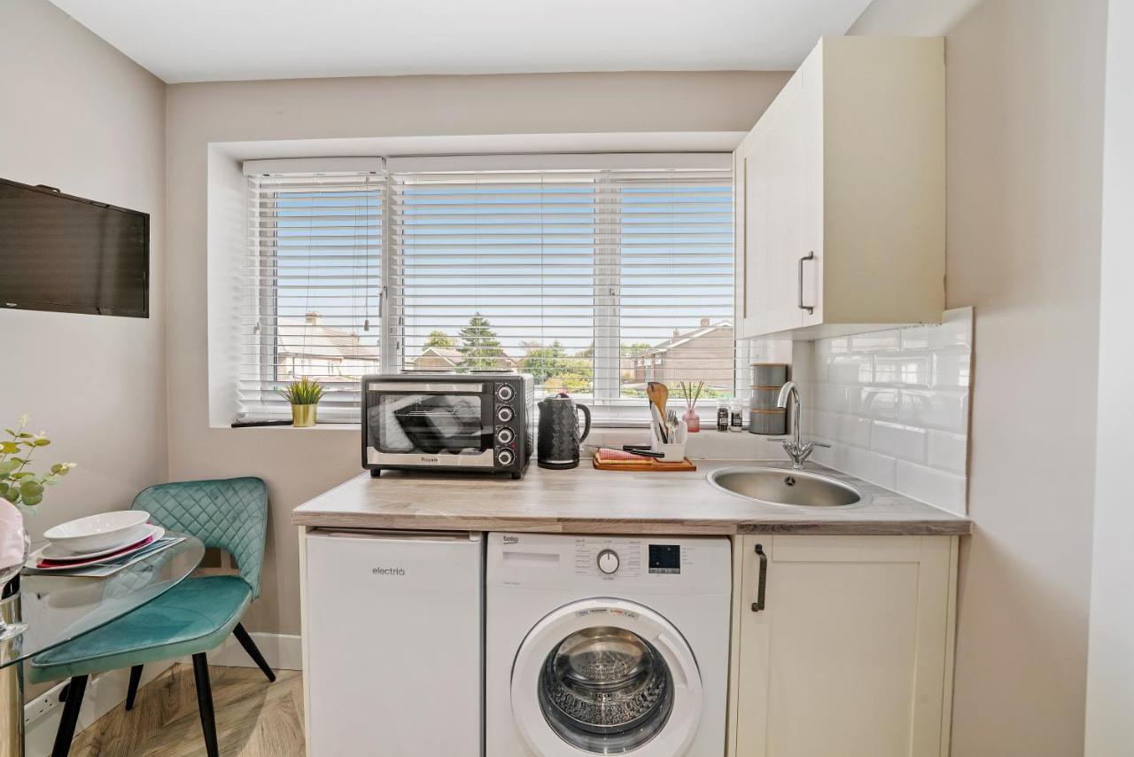Cosy Heathrow Studios - Parking - Garden London Luaran gambar