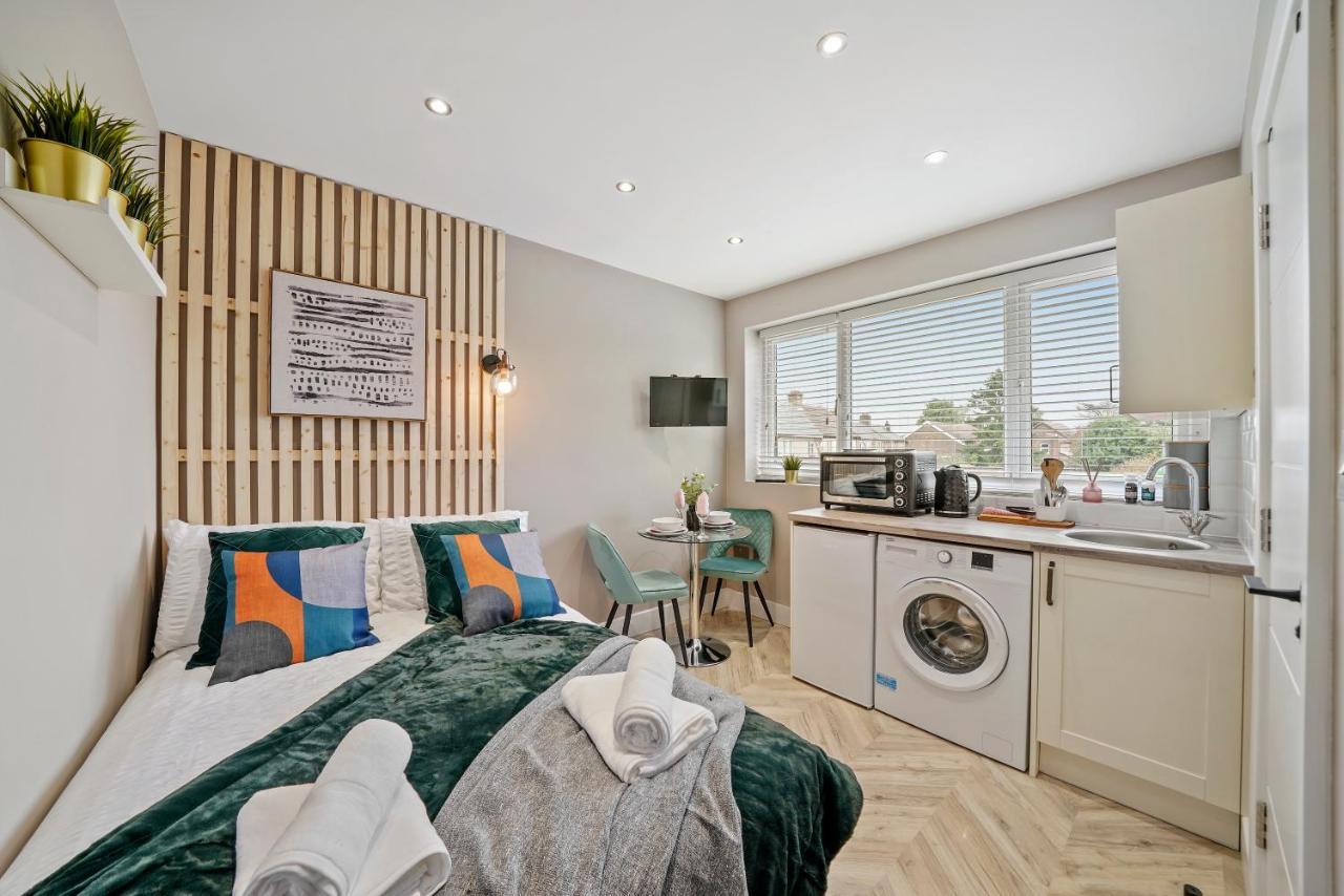 Cosy Heathrow Studios - Parking - Garden London Luaran gambar