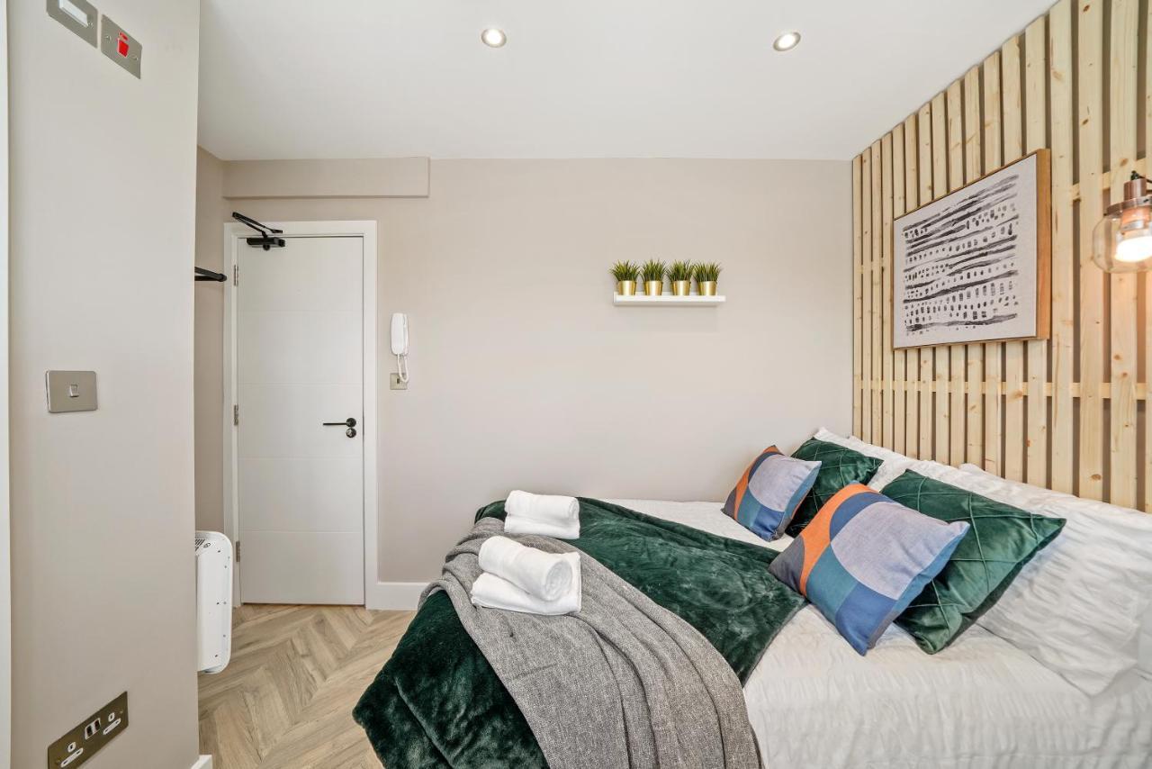 Cosy Heathrow Studios - Parking - Garden London Luaran gambar