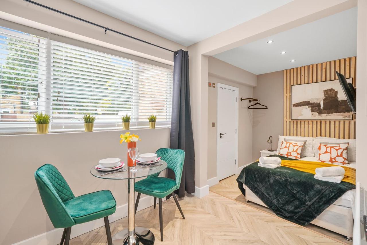 Cosy Heathrow Studios - Parking - Garden London Luaran gambar