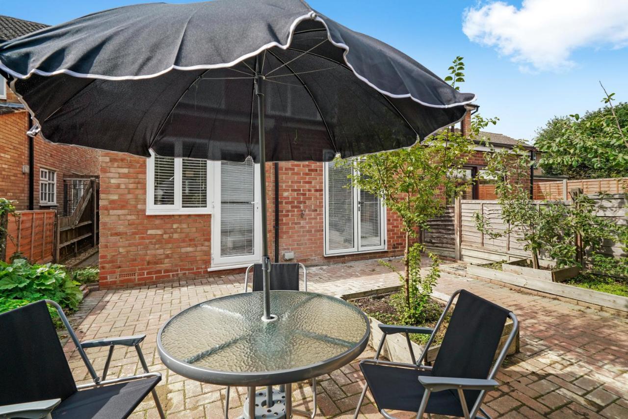 Cosy Heathrow Studios - Parking - Garden London Luaran gambar