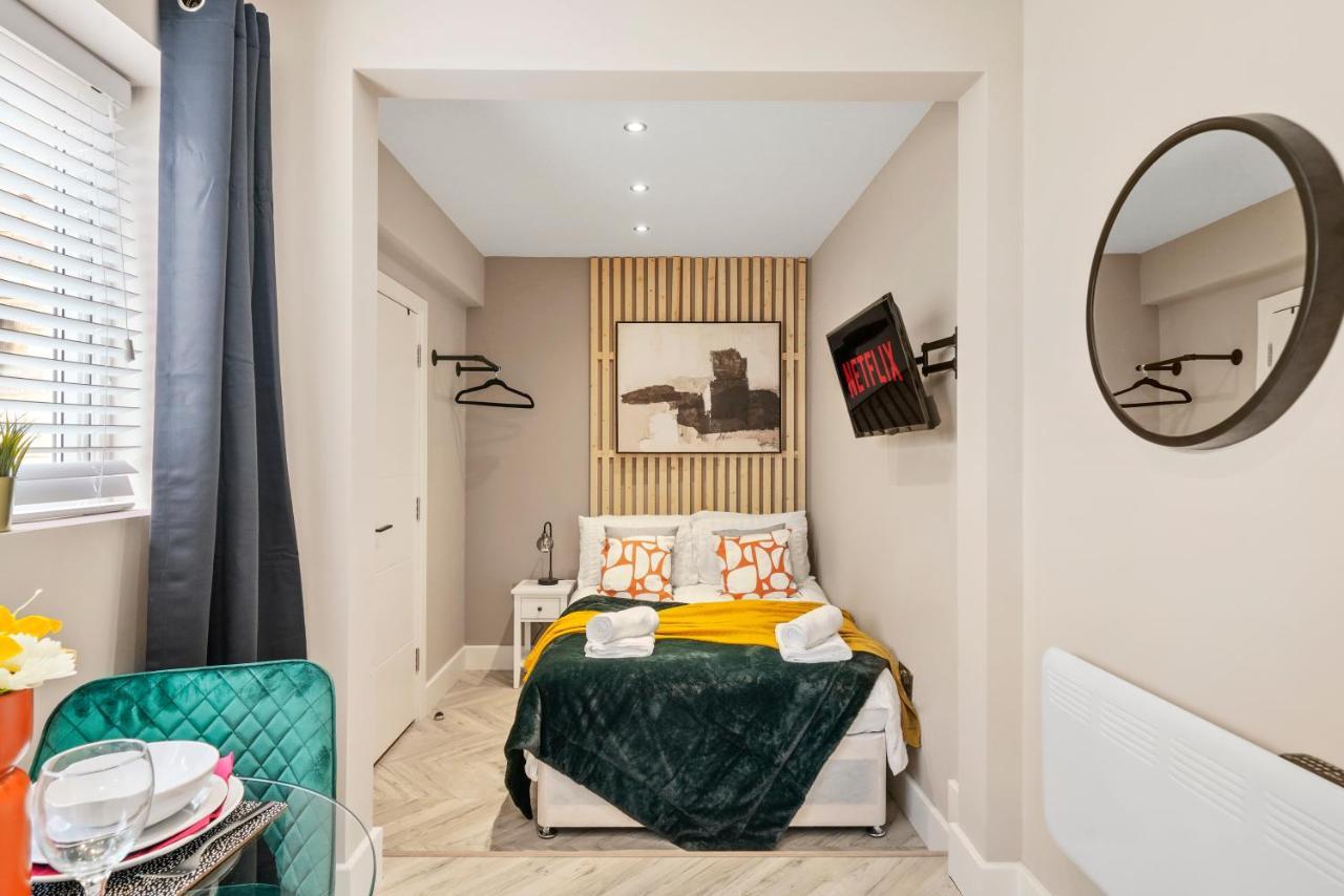 Cosy Heathrow Studios - Parking - Garden London Luaran gambar