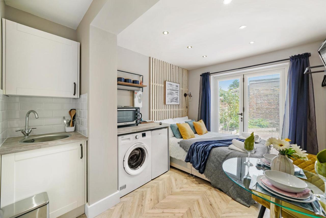 Cosy Heathrow Studios - Parking - Garden London Luaran gambar