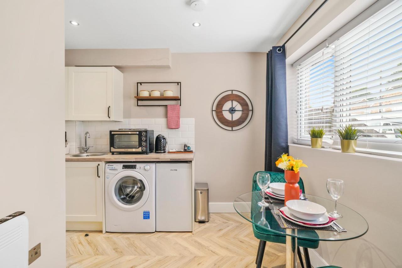 Cosy Heathrow Studios - Parking - Garden London Luaran gambar