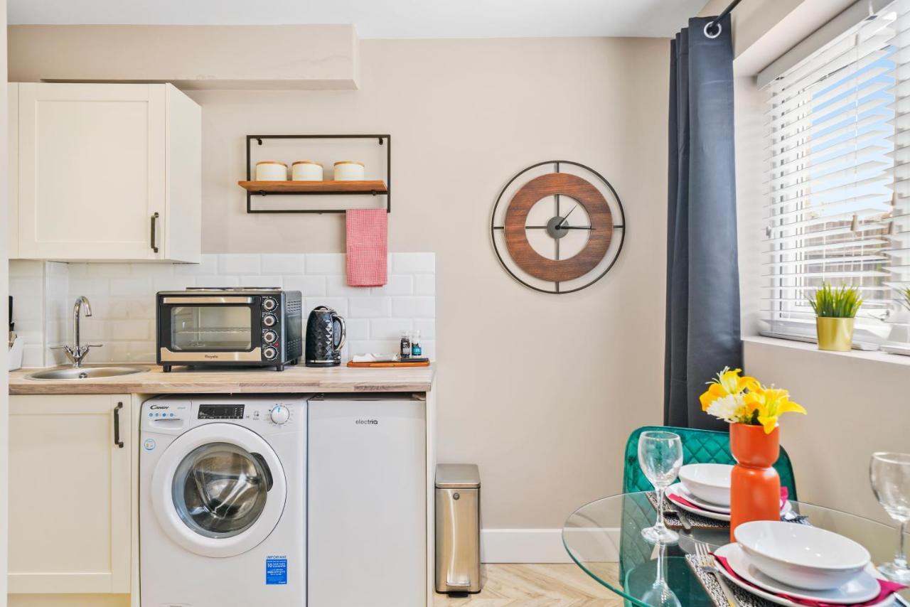 Cosy Heathrow Studios - Parking - Garden London Luaran gambar