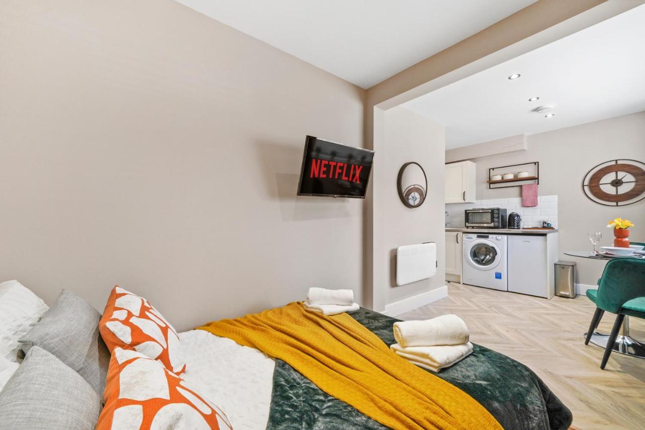 Cosy Heathrow Studios - Parking - Garden London Luaran gambar