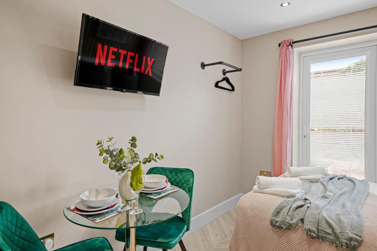 Cosy Heathrow Studios - Parking - Garden London Luaran gambar