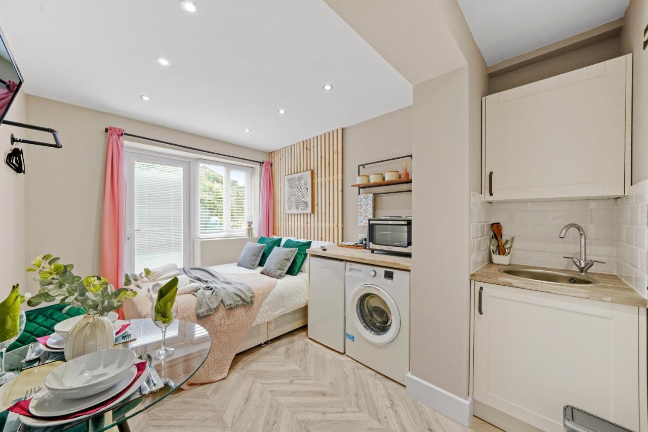 Cosy Heathrow Studios - Parking - Garden London Luaran gambar