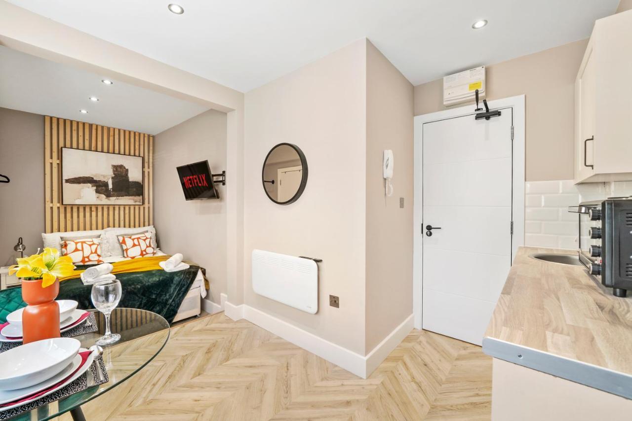 Cosy Heathrow Studios - Parking - Garden London Luaran gambar