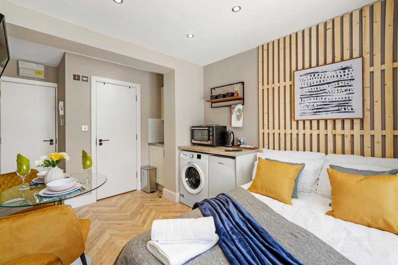 Cosy Heathrow Studios - Parking - Garden London Luaran gambar