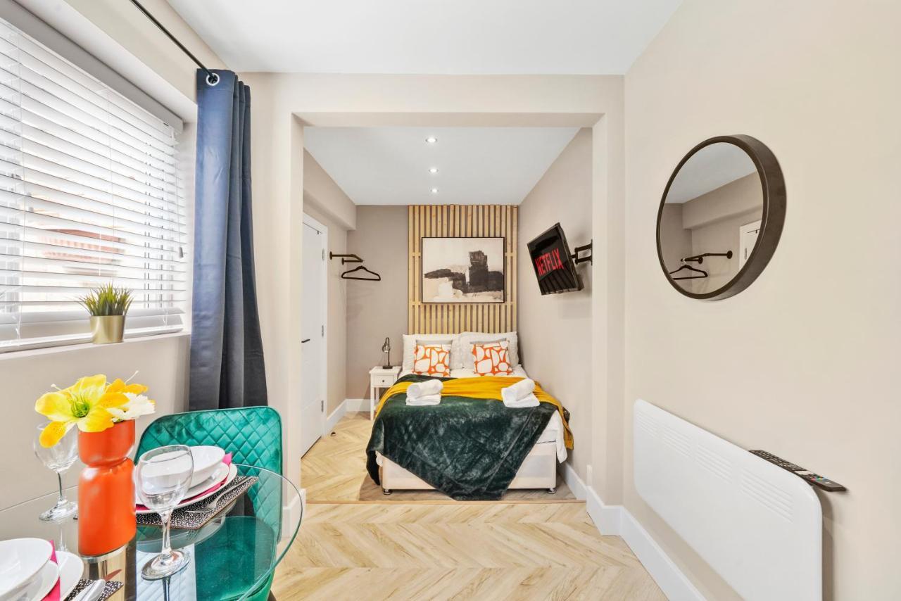 Cosy Heathrow Studios - Parking - Garden London Luaran gambar