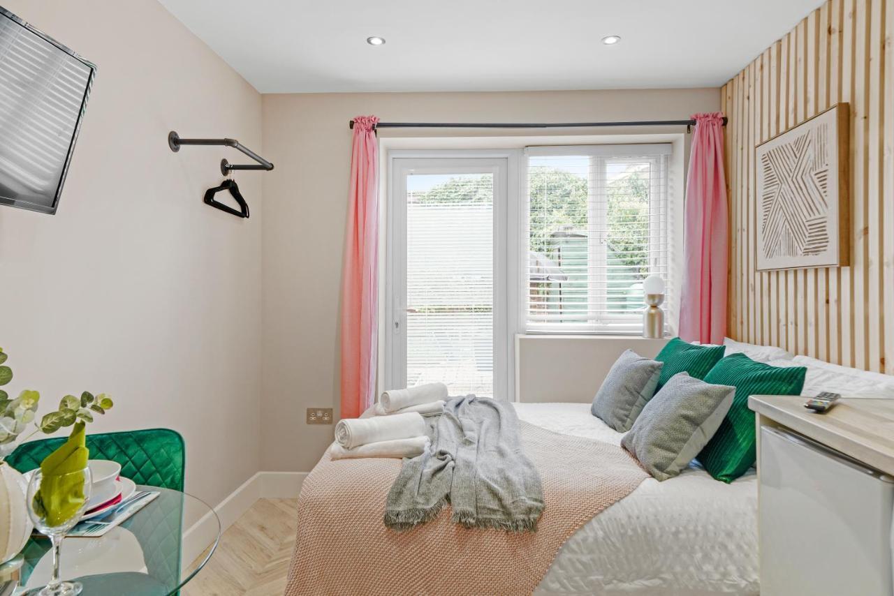 Cosy Heathrow Studios - Parking - Garden London Luaran gambar
