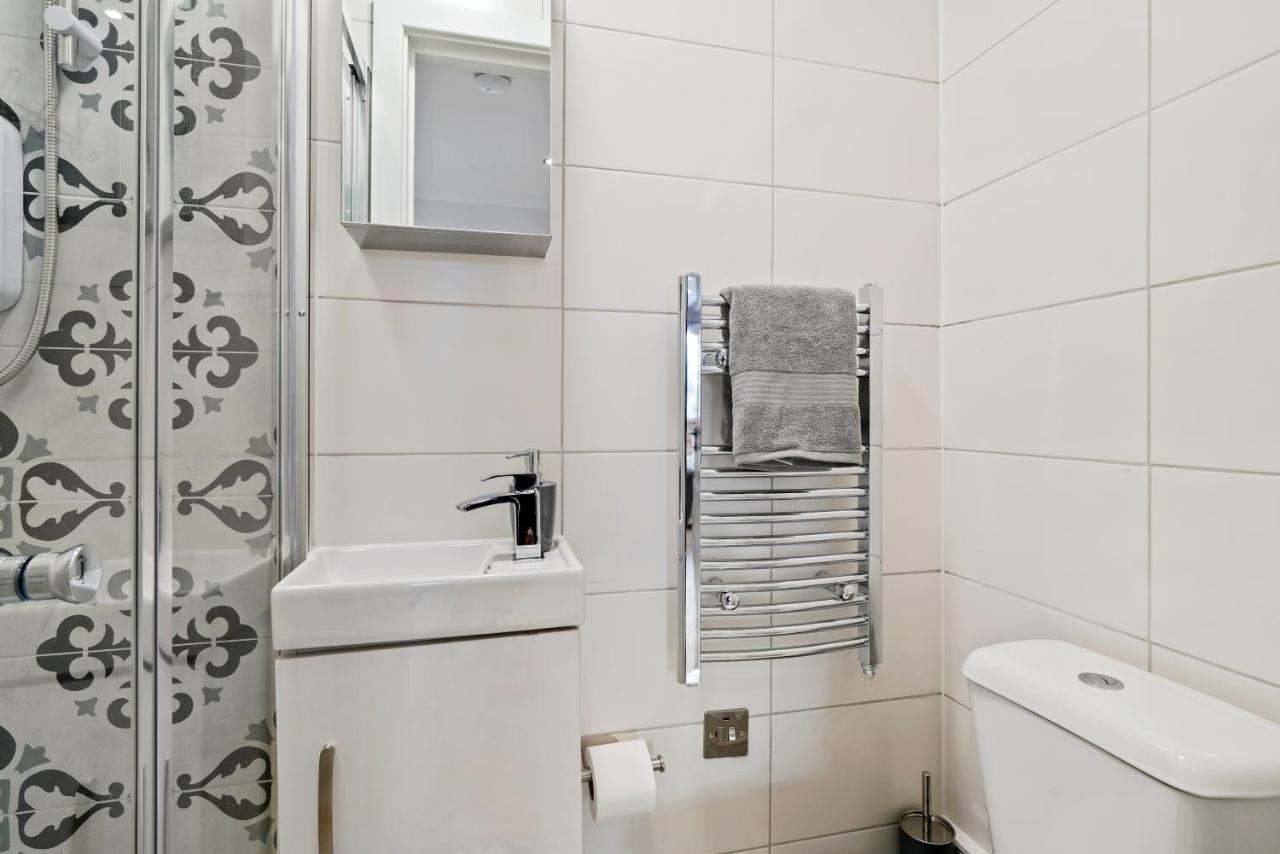 Cosy Heathrow Studios - Parking - Garden London Luaran gambar