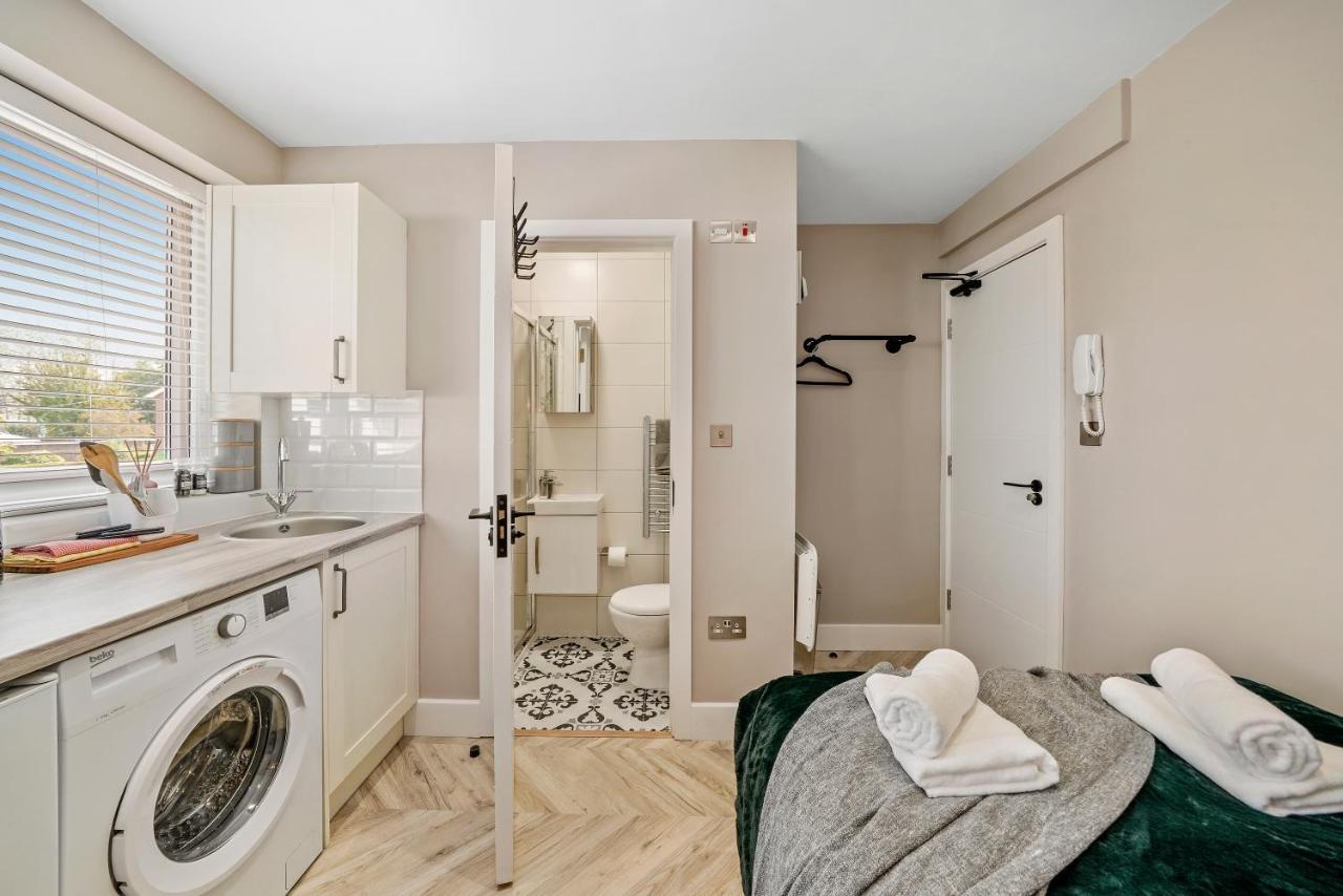 Cosy Heathrow Studios - Parking - Garden London Luaran gambar