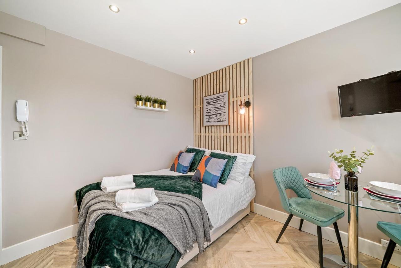 Cosy Heathrow Studios - Parking - Garden London Luaran gambar