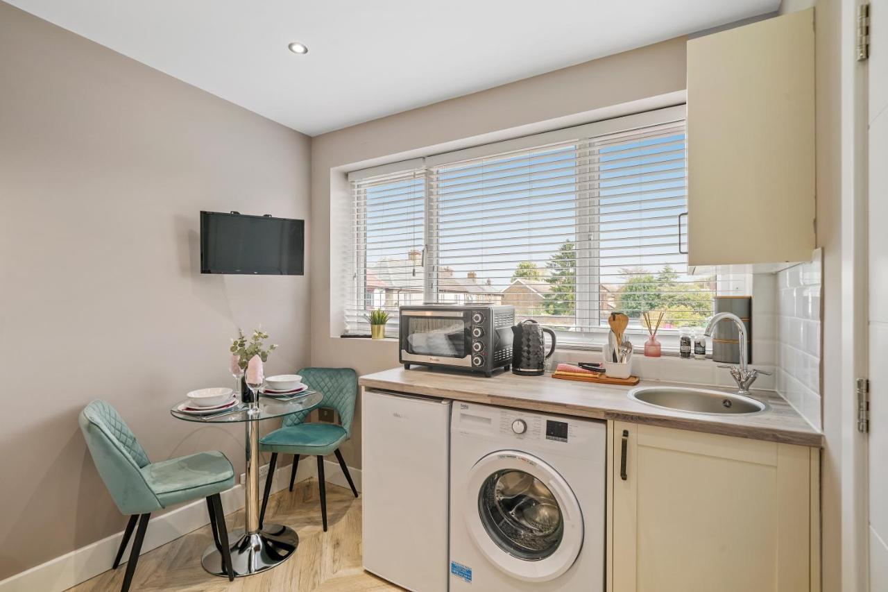 Cosy Heathrow Studios - Parking - Garden London Luaran gambar