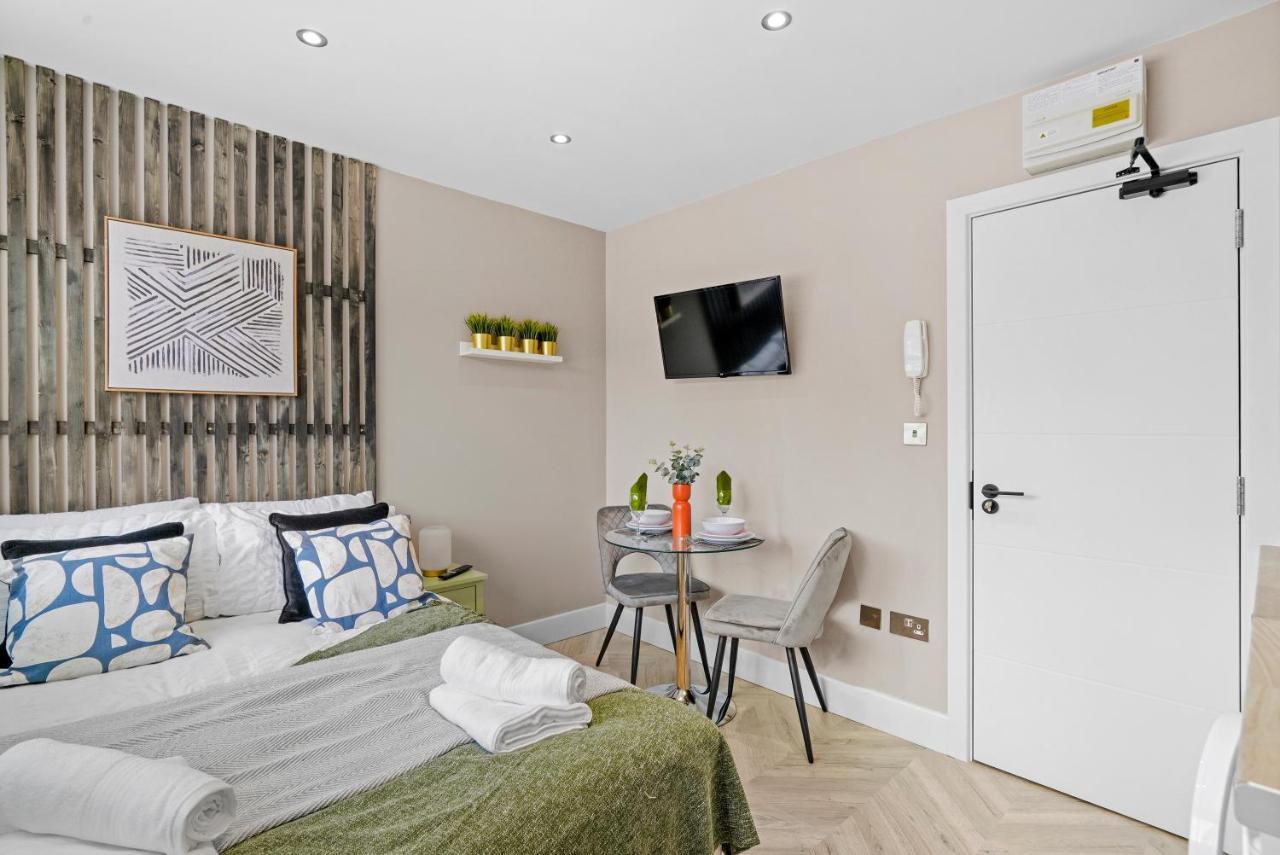 Cosy Heathrow Studios - Parking - Garden London Luaran gambar