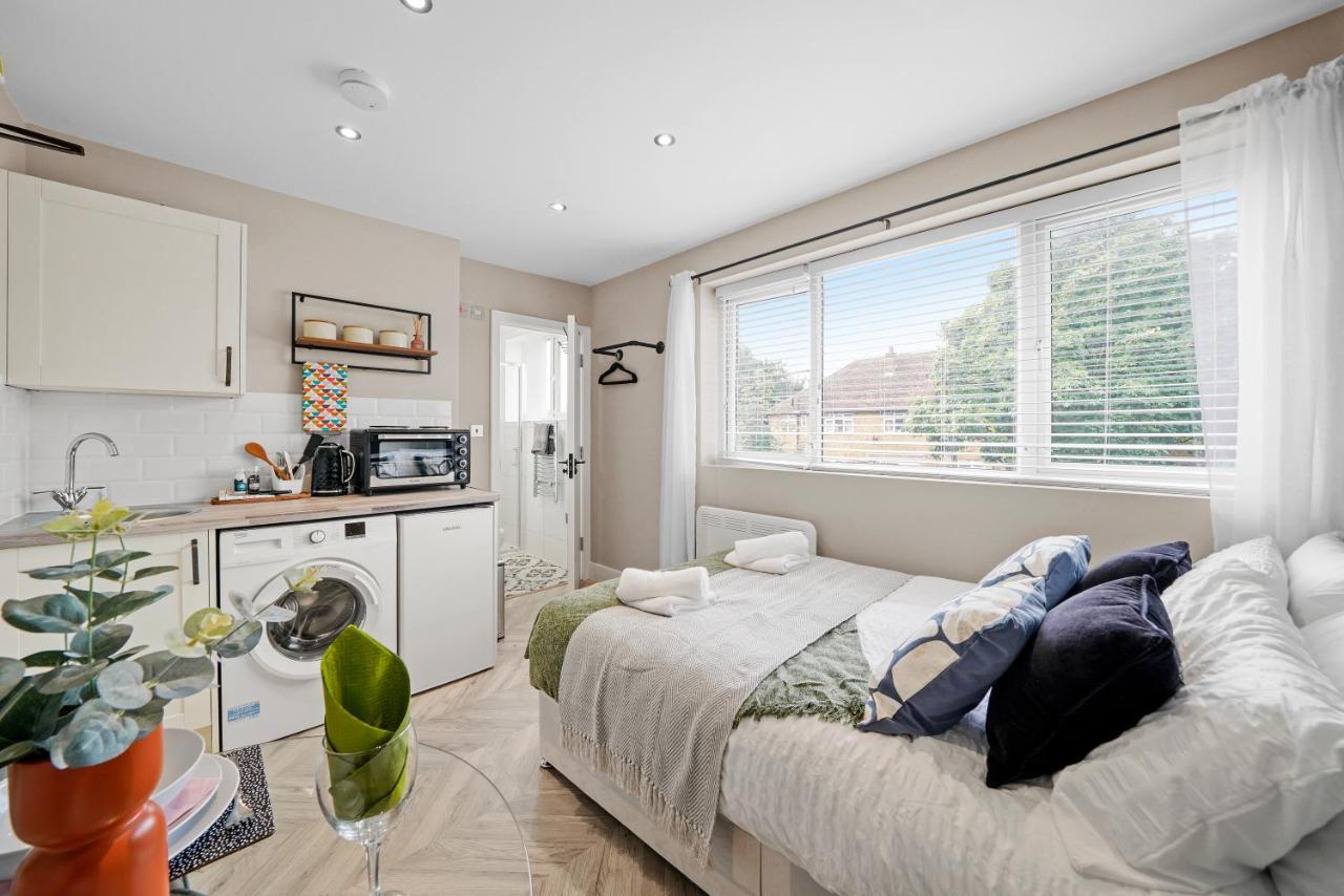 Cosy Heathrow Studios - Parking - Garden London Luaran gambar
