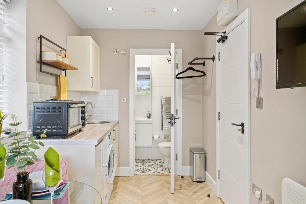 Cosy Heathrow Studios - Parking - Garden London Luaran gambar