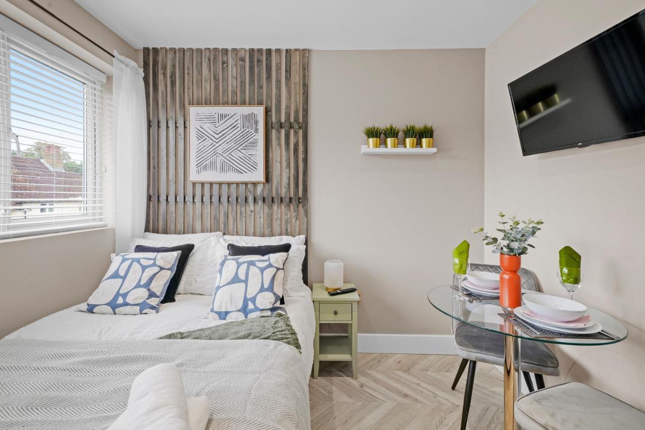 Cosy Heathrow Studios - Parking - Garden London Luaran gambar