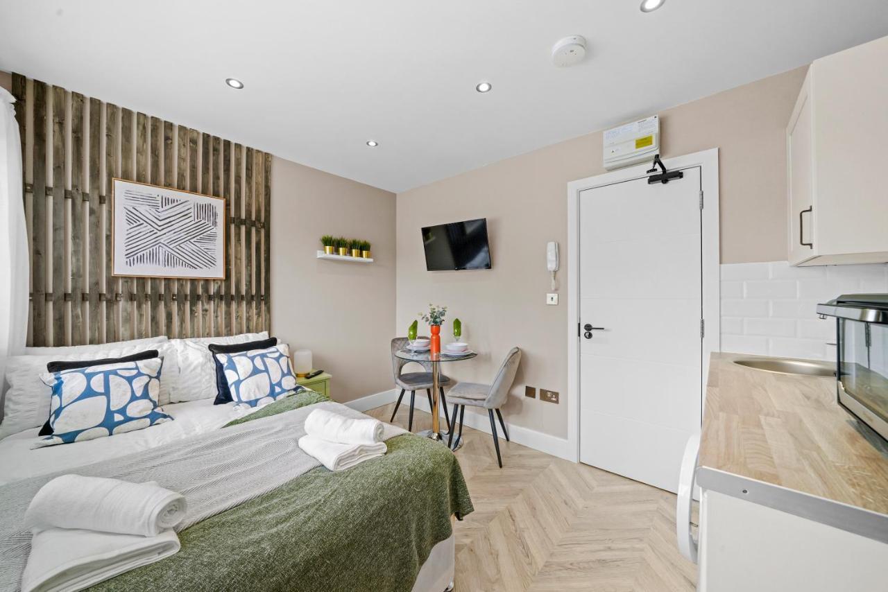 Cosy Heathrow Studios - Parking - Garden London Luaran gambar