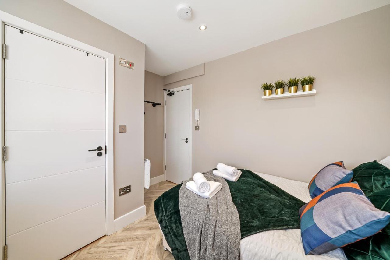 Cosy Heathrow Studios - Parking - Garden London Luaran gambar